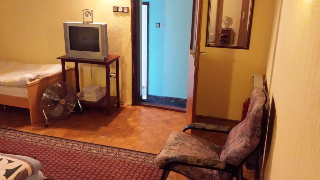 Guest House Gaja Novi Sad Oda fotoğraf