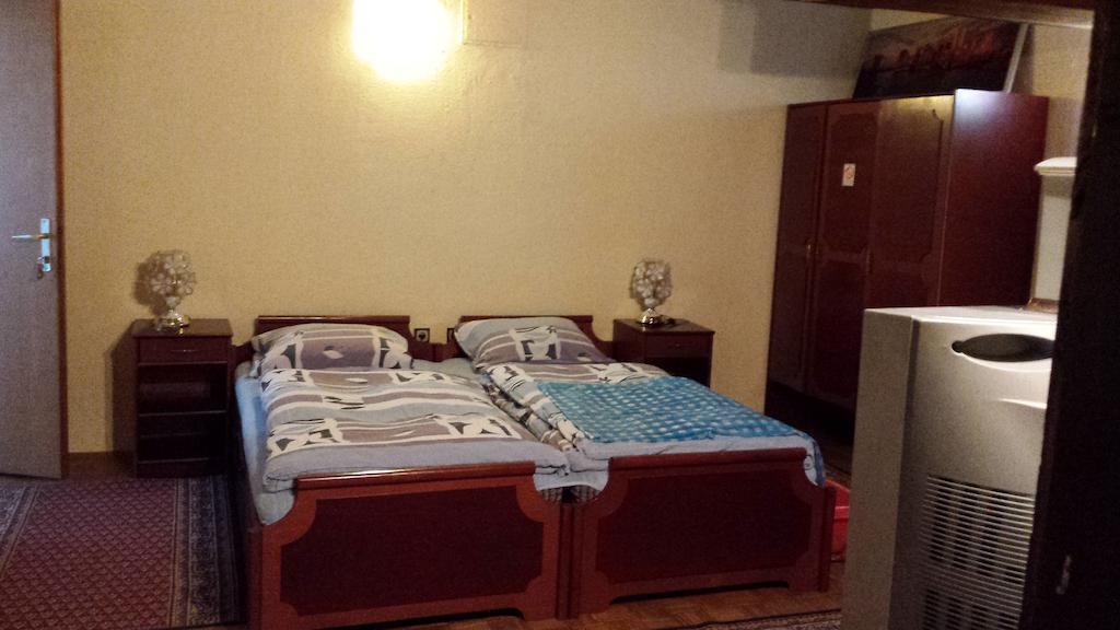 Guest House Gaja Novi Sad Oda fotoğraf