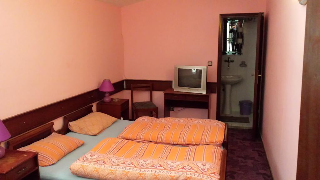 Guest House Gaja Novi Sad Oda fotoğraf