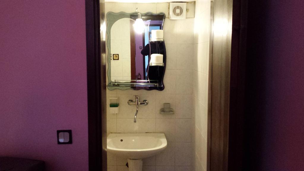 Guest House Gaja Novi Sad Oda fotoğraf
